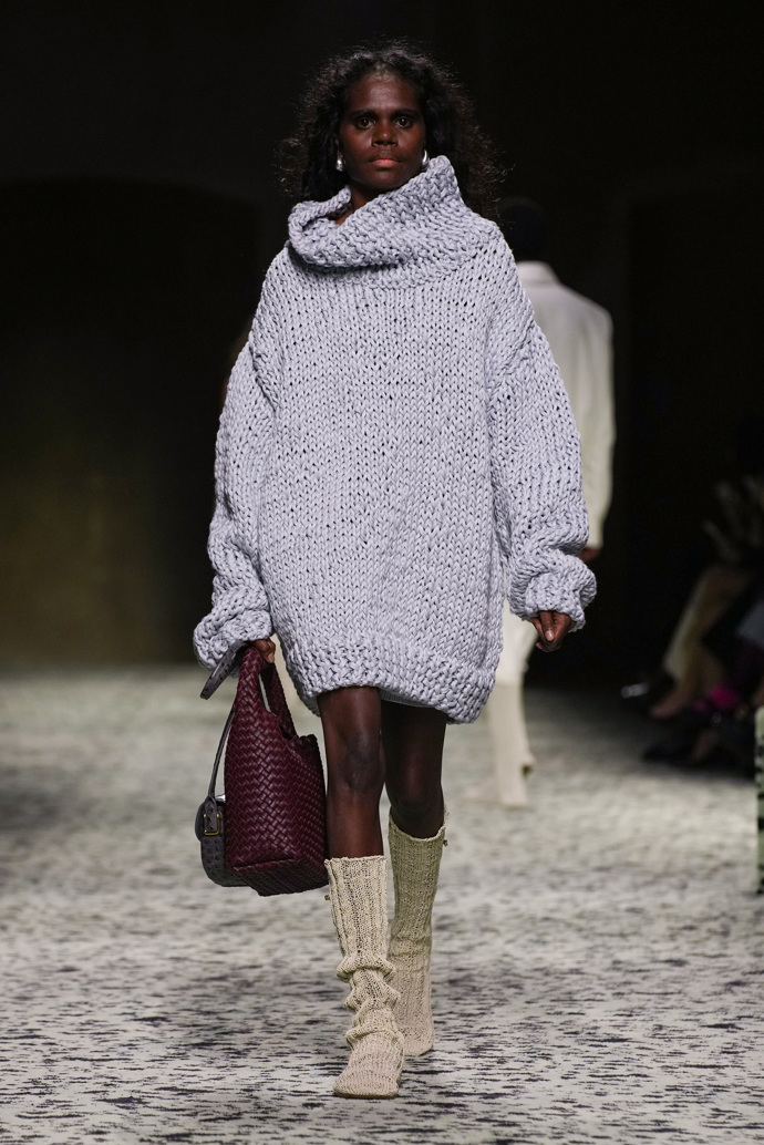 Prohlédněte si kolekci Bottega Veneta Ready to Wear Fall Winter 2023...
Prohlédněte si kolekci Bottega Veneta Ready to Wear Fall Winter 2023...