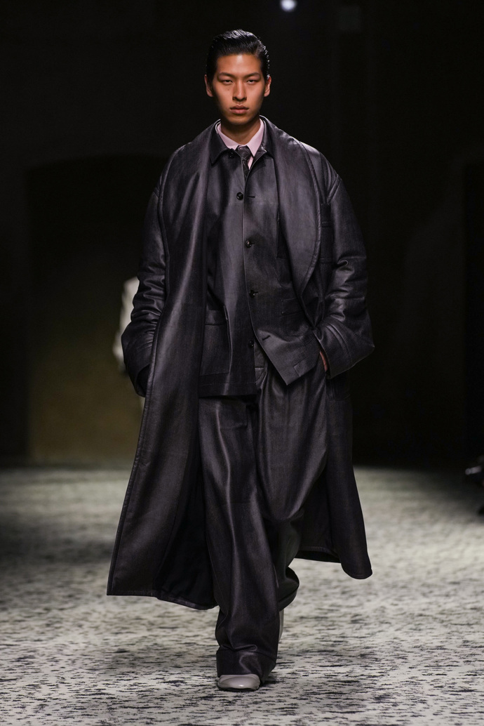 Prohlédněte si kolekci Bottega Veneta Ready to Wear Fall Winter 2023...
Prohlédněte si kolekci Bottega Veneta Ready to Wear Fall Winter 2023...