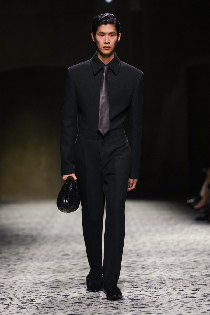Prohlédněte si kolekci Bottega Veneta Ready to Wear Fall Winter 2023...
Prohlédněte si kolekci Bottega Veneta Ready to Wear Fall Winter 2023...