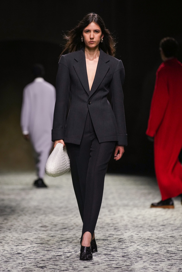 Prohlédněte si kolekci Bottega Veneta Ready to Wear Fall Winter 2023...
Prohlédněte si kolekci Bottega Veneta Ready to Wear Fall Winter 2023...