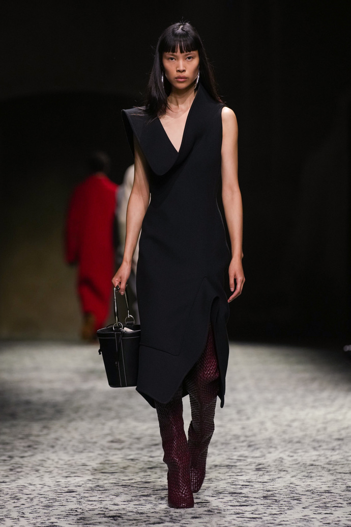 Prohlédněte si kolekci Bottega Veneta Ready to Wear Fall Winter 2023...
Prohlédněte si kolekci Bottega Veneta Ready to Wear Fall Winter 2023...