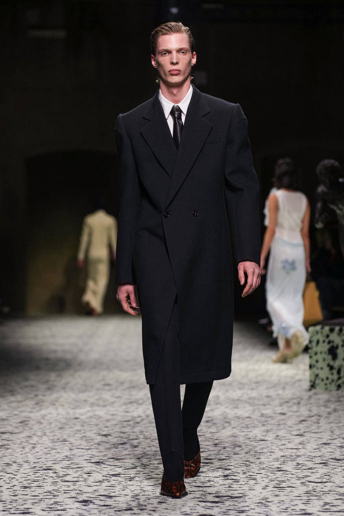 Prohlédněte si kolekci Bottega Veneta Ready to Wear Fall Winter 2023...
Prohlédněte si kolekci Bottega Veneta Ready to Wear Fall Winter 2023...