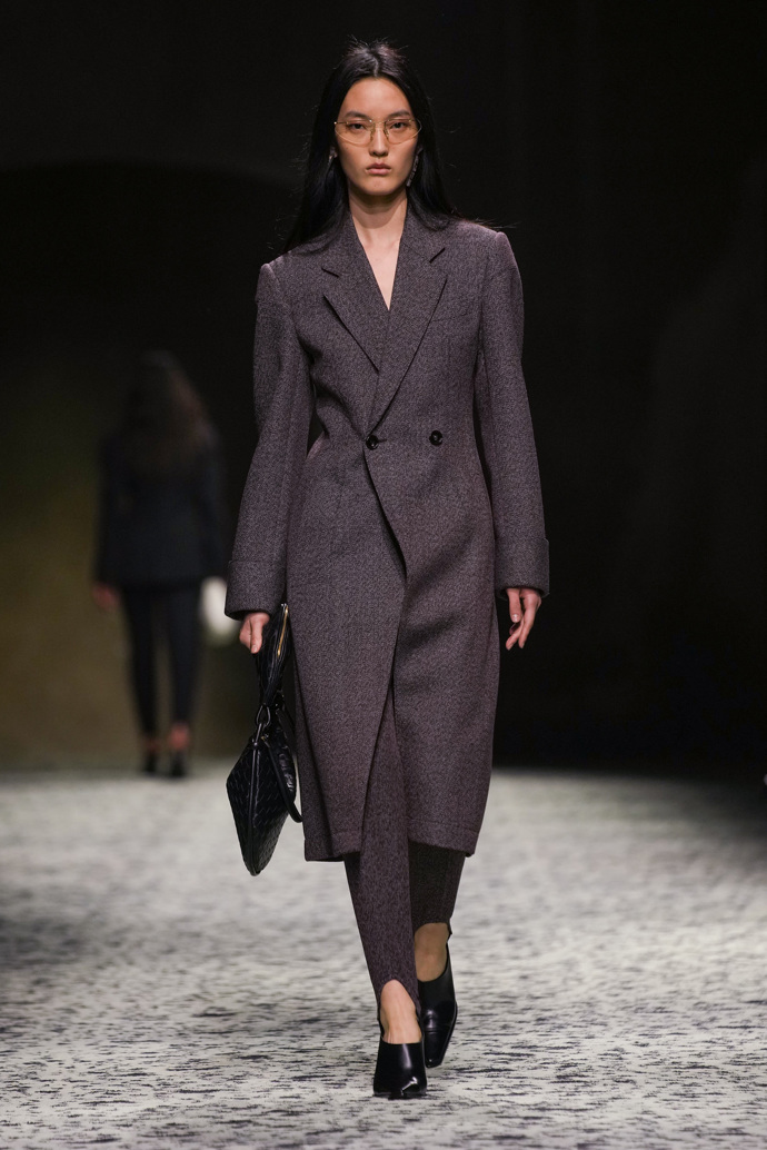 Prohlédněte si kolekci Bottega Veneta Ready to Wear Fall Winter 2023...
Prohlédněte si kolekci Bottega Veneta Ready to Wear Fall Winter 2023...