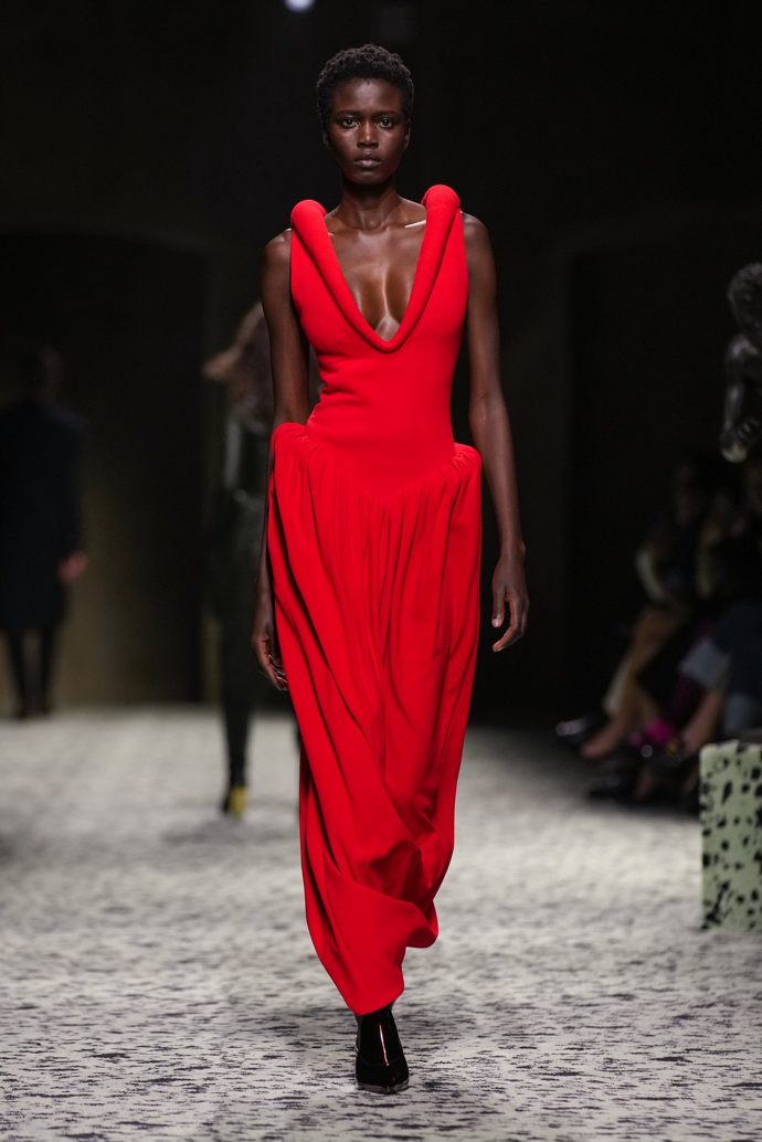 Prohlédněte si kolekci Bottega Veneta Ready to Wear Fall Winter 2023...
Prohlédněte si kolekci Bottega Veneta Ready to Wear Fall Winter 2023...