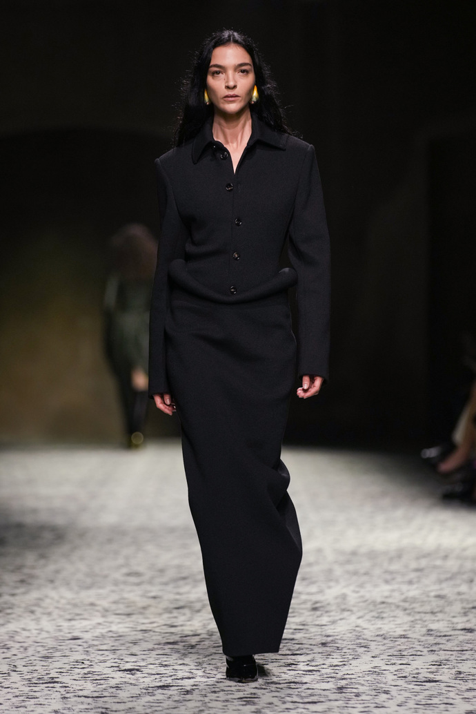 Prohlédněte si kolekci Bottega Veneta Ready to Wear Fall Winter 2023...
Prohlédněte si kolekci Bottega Veneta Ready to Wear Fall Winter 2023...