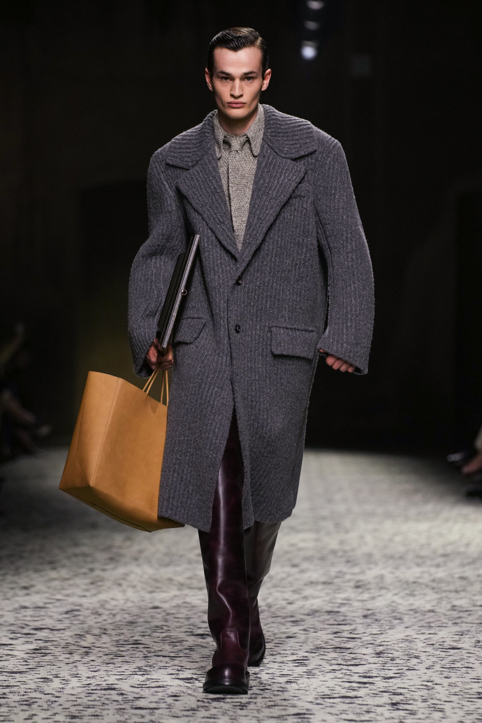 Prohlédněte si kolekci Bottega Veneta Ready to Wear Fall Winter 2023...
Prohlédněte si kolekci Bottega Veneta Ready to Wear Fall Winter 2023...