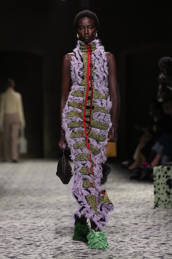 Prohlédněte si kolekci Bottega Veneta Ready to Wear Fall Winter 2023...
Prohlédněte si kolekci Bottega Veneta Ready to Wear Fall Winter 2023...
