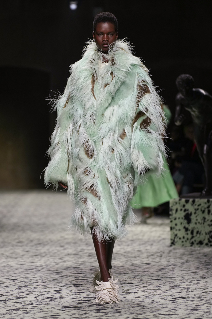 Prohlédněte si kolekci Bottega Veneta Ready to Wear Fall Winter 2023...
Prohlédněte si kolekci Bottega Veneta Ready to Wear Fall Winter 2023...