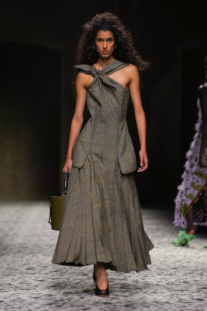 Prohlédněte si kolekci Bottega Veneta Ready to Wear Fall Winter 2023...
Prohlédněte si kolekci Bottega Veneta Ready to Wear Fall Winter 2023...