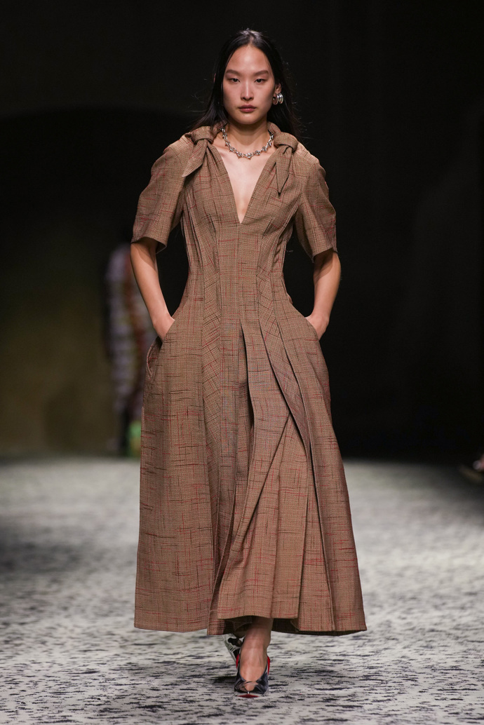 Prohlédněte si kolekci Bottega Veneta Ready to Wear Fall Winter 2023...
Prohlédněte si kolekci Bottega Veneta Ready to Wear Fall Winter 2023...