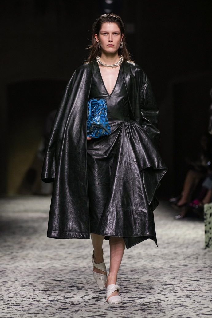 Prohlédněte si kolekci Bottega Veneta Ready to Wear Fall Winter 2023...
Prohlédněte si kolekci Bottega Veneta Ready to Wear Fall Winter 2023...