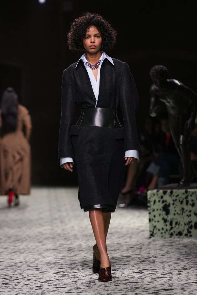 Prohlédněte si kolekci Bottega Veneta Ready to Wear Fall Winter 2023...
Prohlédněte si kolekci Bottega Veneta Ready to Wear Fall Winter 2023...