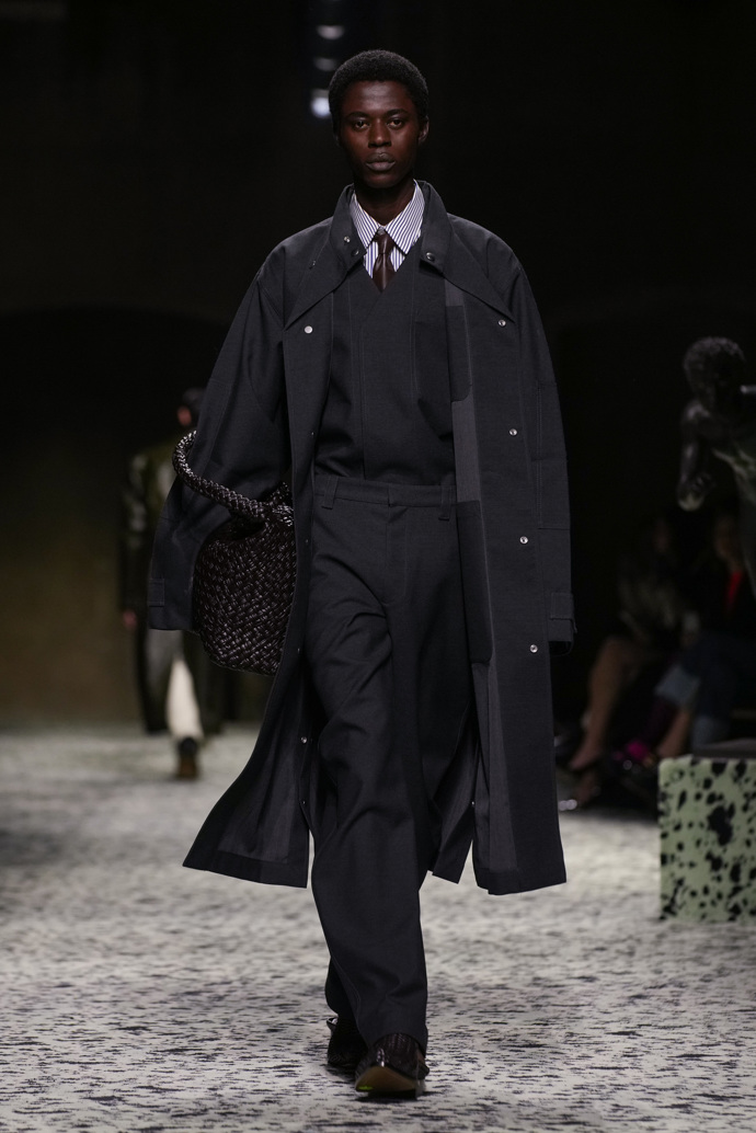 Prohlédněte si kolekci Bottega Veneta Ready to Wear Fall Winter 2023...
Prohlédněte si kolekci Bottega Veneta Ready to Wear Fall Winter 2023...