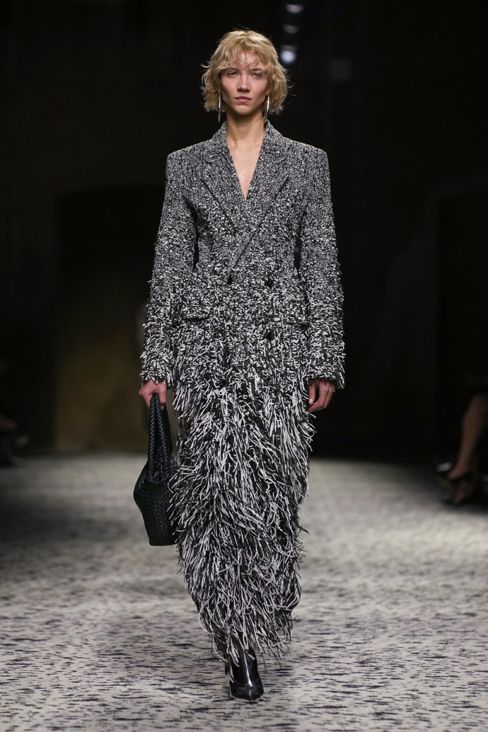 Prohlédněte si kolekci Bottega Veneta Ready to Wear Fall Winter 2023...
Prohlédněte si kolekci Bottega Veneta Ready to Wear Fall Winter 2023...