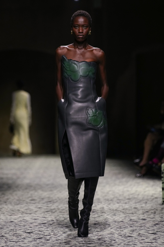 Prohlédněte si kolekci Bottega Veneta Ready to Wear Fall Winter 2023...
Prohlédněte si kolekci Bottega Veneta Ready to Wear Fall Winter 2023...