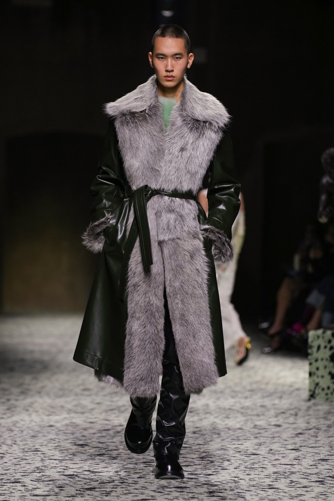 Prohlédněte si kolekci Bottega Veneta Ready to Wear Fall Winter 2023...
Prohlédněte si kolekci Bottega Veneta Ready to Wear Fall Winter 2023...