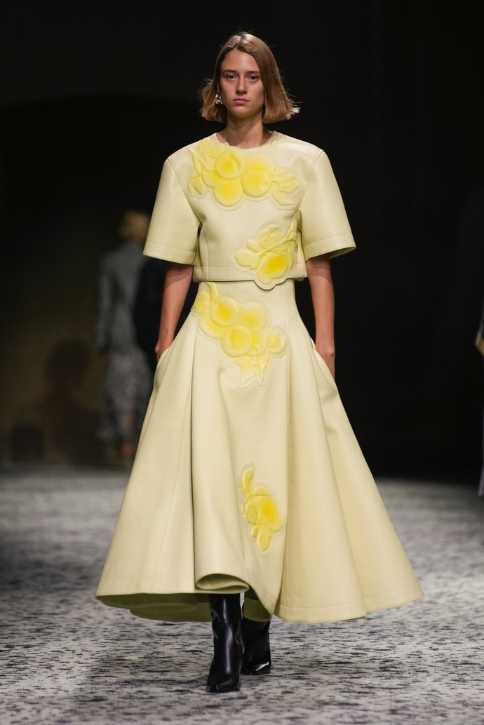 Prohlédněte si kolekci Bottega Veneta Ready to Wear Fall Winter 2023...
Prohlédněte si kolekci Bottega Veneta Ready to Wear Fall Winter 2023...