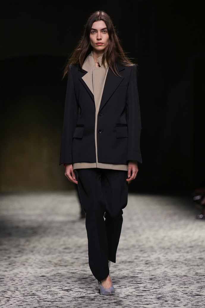 Prohlédněte si kolekci Bottega Veneta Ready to Wear Fall Winter 2023...
Prohlédněte si kolekci Bottega Veneta Ready to Wear Fall Winter 2023...