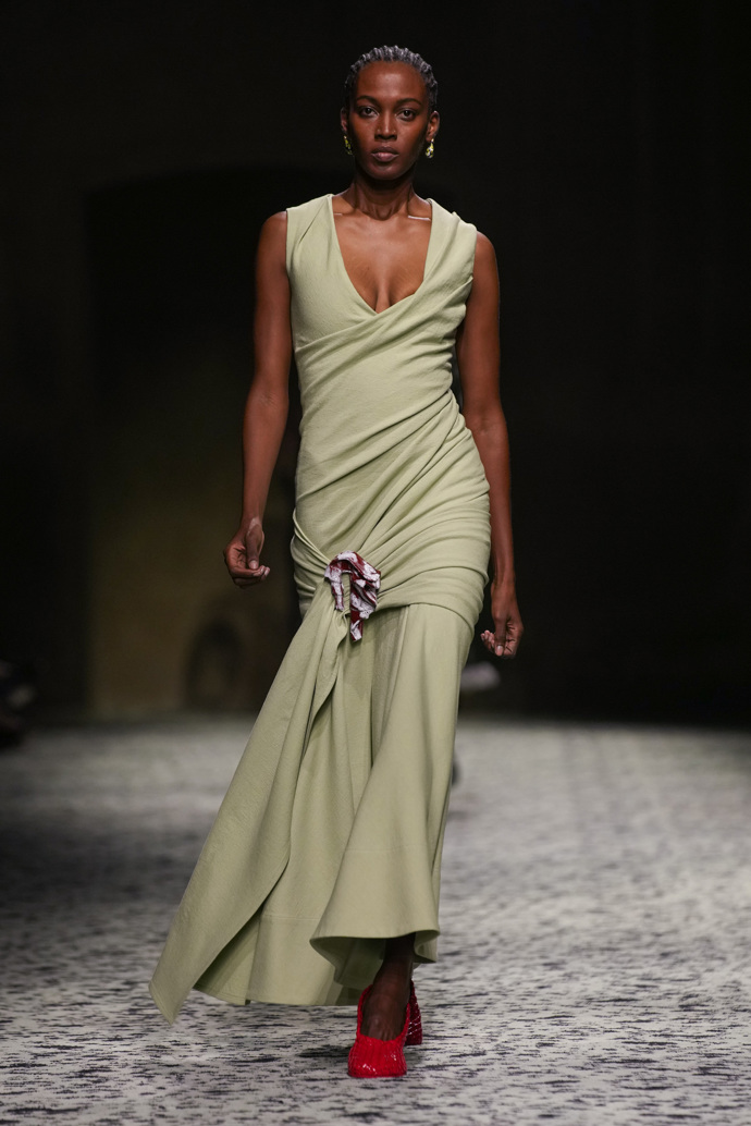 Prohlédněte si kolekci Bottega Veneta Ready to Wear Fall Winter 2023...
Prohlédněte si kolekci Bottega Veneta Ready to Wear Fall Winter 2023...