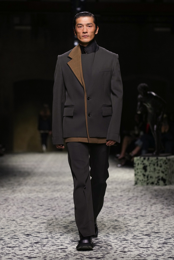 Prohlédněte si kolekci Bottega Veneta Ready to Wear Fall Winter 2023...
Prohlédněte si kolekci Bottega Veneta Ready to Wear Fall Winter 2023...