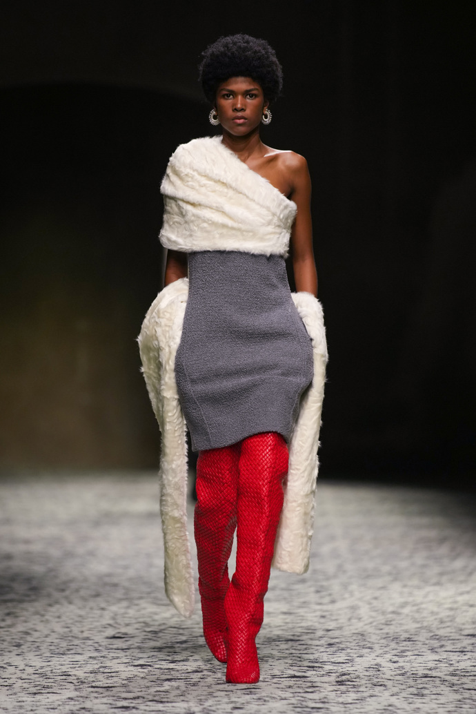 Prohlédněte si kolekci Bottega Veneta Ready to Wear Fall Winter 2023...
Prohlédněte si kolekci Bottega Veneta Ready to Wear Fall Winter 2023...