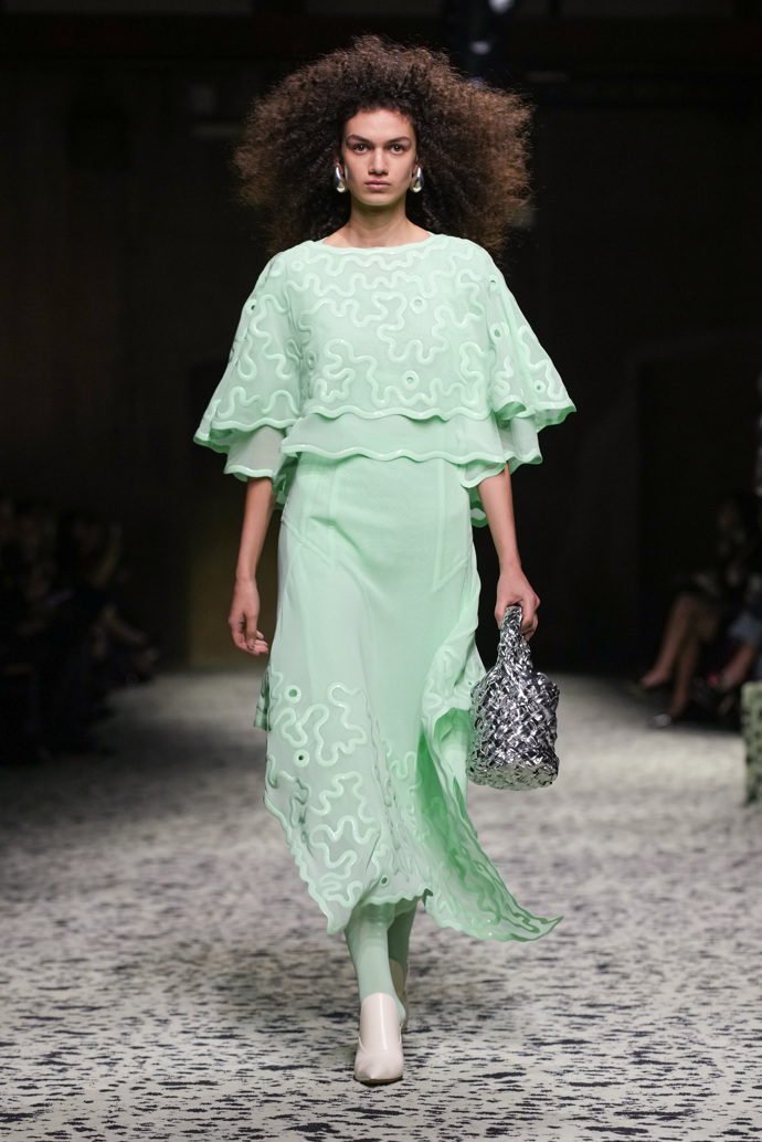Prohlédněte si kolekci Bottega Veneta Ready to Wear Fall Winter 2023...
Prohlédněte si kolekci Bottega Veneta Ready to Wear Fall Winter 2023...