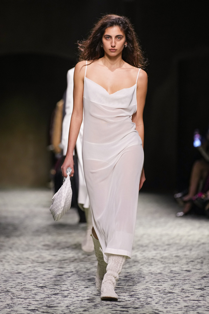 Prohlédněte si kolekci Bottega Veneta Ready to Wear Fall Winter 2023...
Prohlédněte si kolekci Bottega Veneta Ready to Wear Fall Winter 2023...