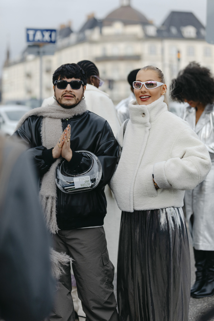 Inspirujte se metalickým leskem v ulicích fashion weeků...
