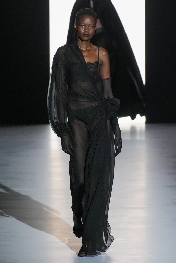 Prohlédněte si kolekci Dolce & Gabbana Ready to Wear Fall Winter 2023...
Prohlédněte si kolekci Dolce & Gabbana Ready to Wear Fall Winter 2023...