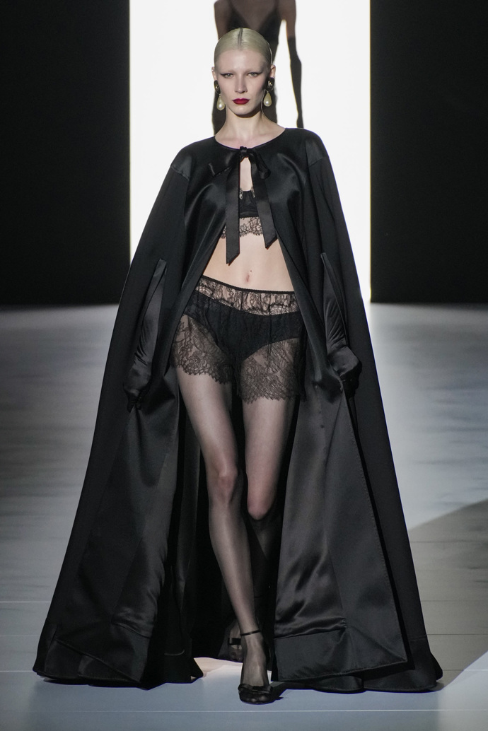 Prohlédněte si kolekci Dolce & Gabbana Ready to Wear Fall Winter 2023...
Prohlédněte si kolekci Dolce & Gabbana Ready to Wear Fall Winter 2023...