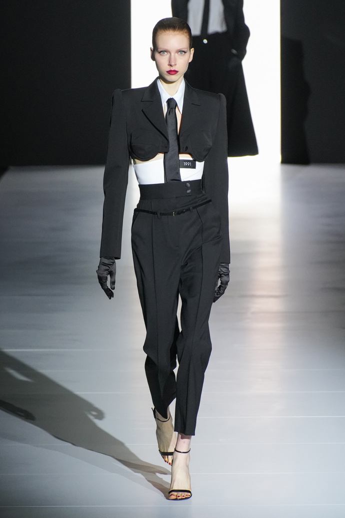 Prohlédněte si kolekci Dolce & Gabbana Ready to Wear Fall Winter 2023...
Prohlédněte si kolekci Dolce & Gabbana Ready to Wear Fall Winter 2023...