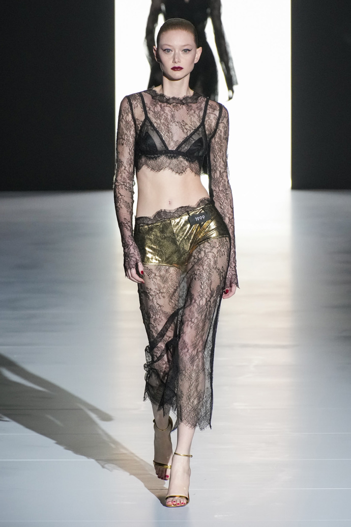 Prohlédněte si kolekci Dolce & Gabbana Ready to Wear Fall Winter 2023...
Prohlédněte si kolekci Dolce & Gabbana Ready to Wear Fall Winter 2023...