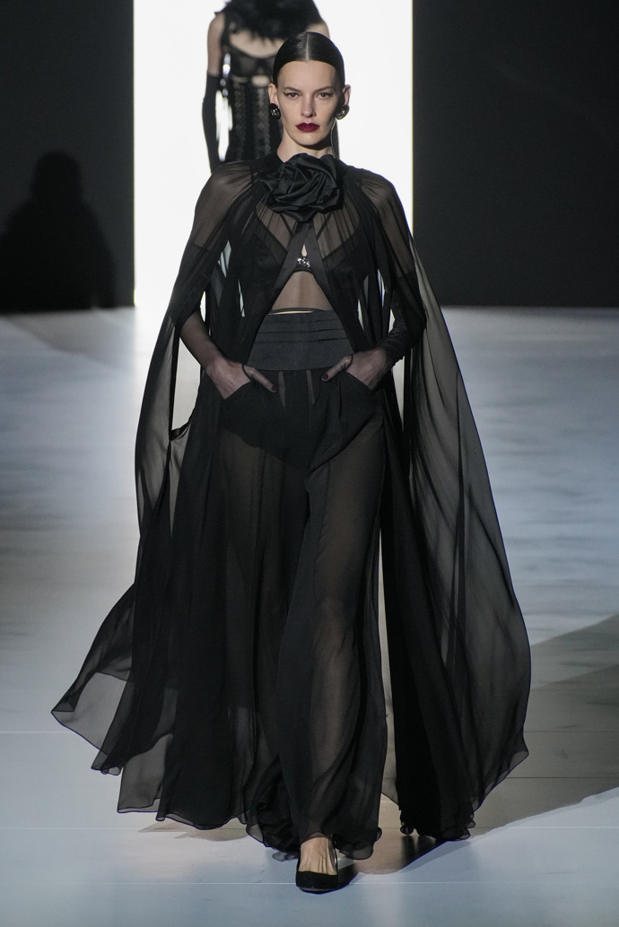 Prohlédněte si kolekci Dolce & Gabbana Ready to Wear Fall Winter 2023...
Prohlédněte si kolekci Dolce & Gabbana Ready to Wear Fall Winter 2023...