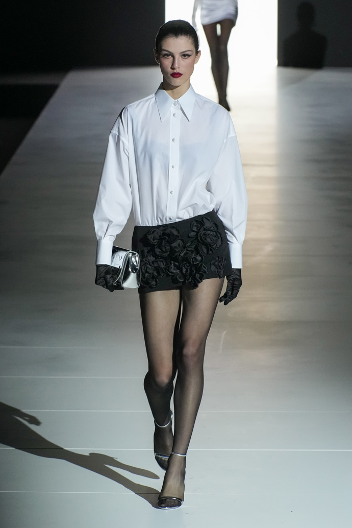 Prohlédněte si kolekci Dolce & Gabbana Ready to Wear Fall Winter 2023...
Prohlédněte si kolekci Dolce & Gabbana Ready to Wear Fall Winter 2023...