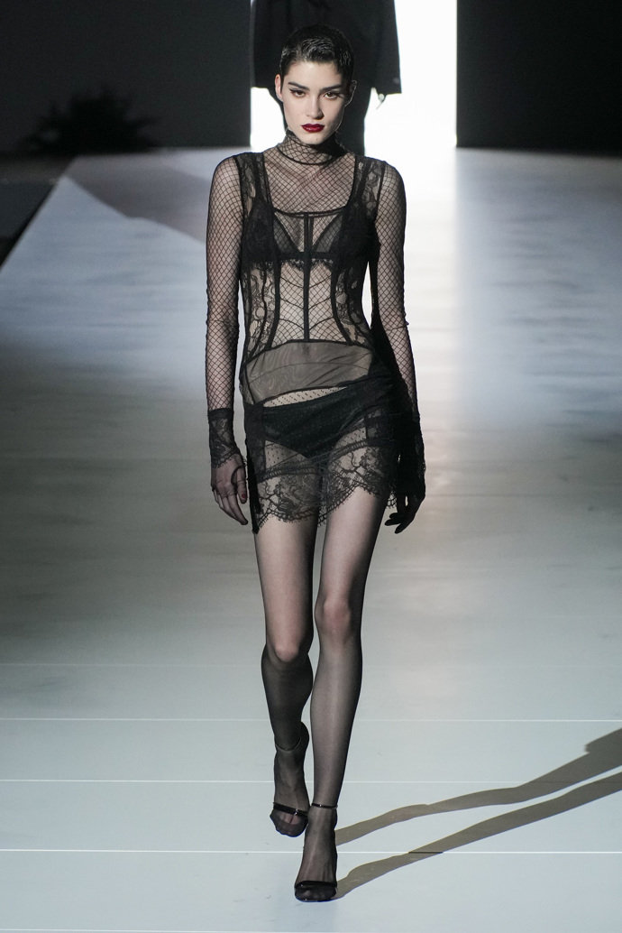 Prohlédněte si kolekci Dolce & Gabbana Ready to Wear Fall Winter 2023...
Prohlédněte si kolekci Dolce & Gabbana Ready to Wear Fall Winter 2023...