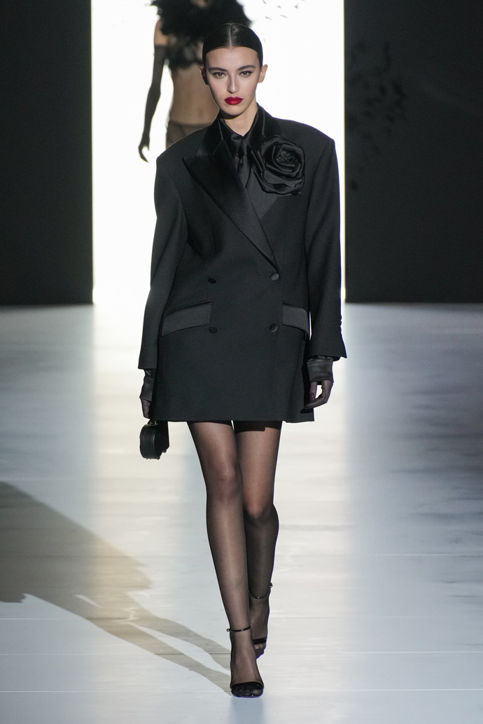 Prohlédněte si kolekci Dolce & Gabbana Ready to Wear Fall Winter 2023...
Prohlédněte si kolekci Dolce & Gabbana Ready to Wear Fall Winter 2023...
