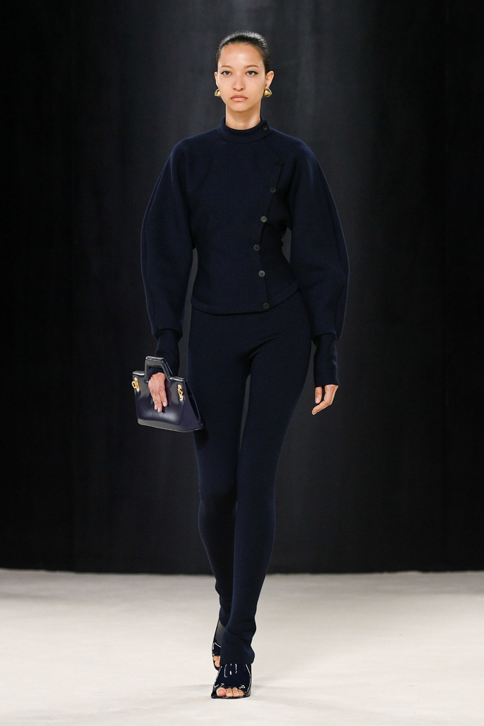 Prohlédněte si kolekci Ferragamo Ready to Wear Fall Winter 2023...
Prohlédněte si kolekci Ferragamo Ready to Wear Fall Winter 2023...