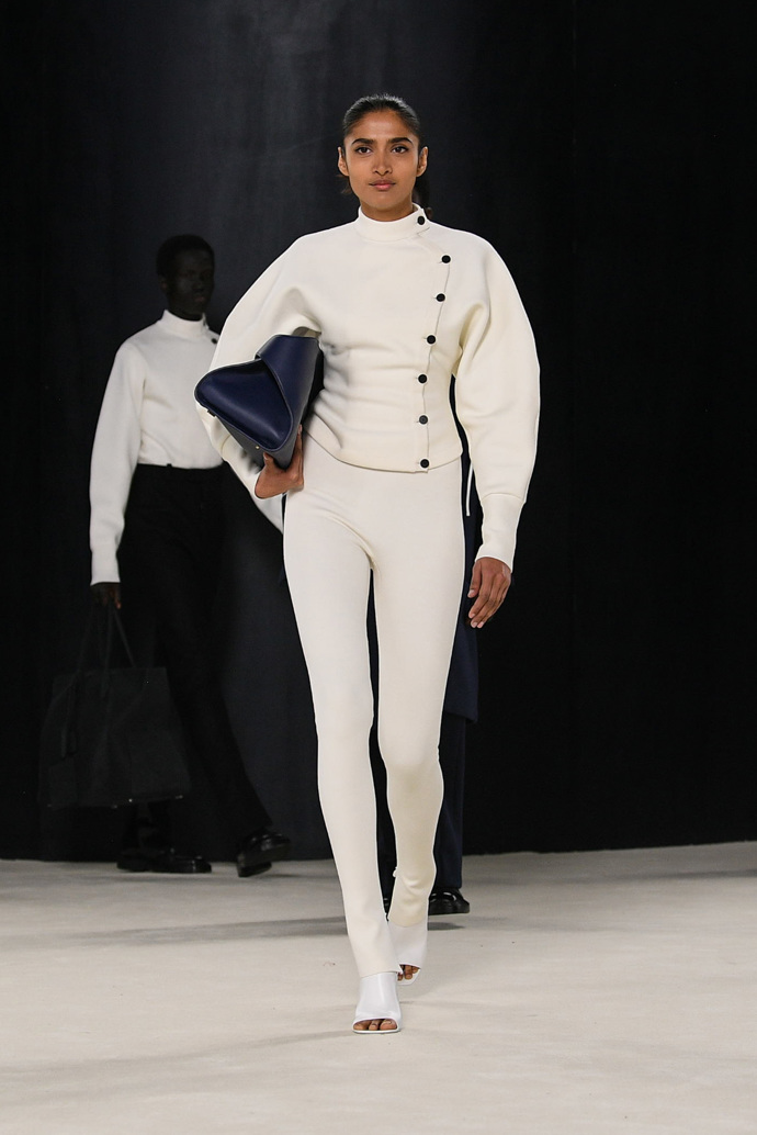 Prohlédněte si kolekci Ferragamo Ready to Wear Fall Winter 2023...
Prohlédněte si kolekci Ferragamo Ready to Wear Fall Winter 2023...