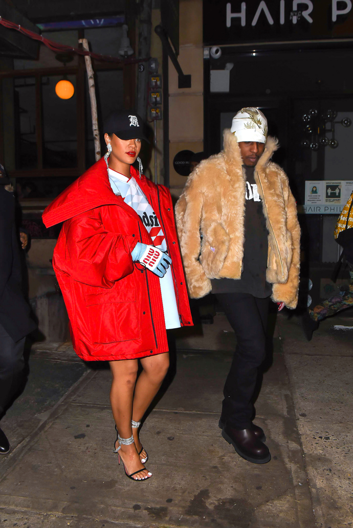  

Rihanna a její těhotenské outfity
