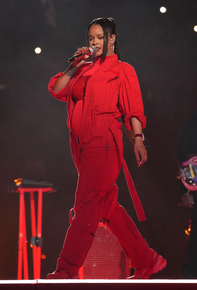  

Rihanna a její těhotenské outfity
