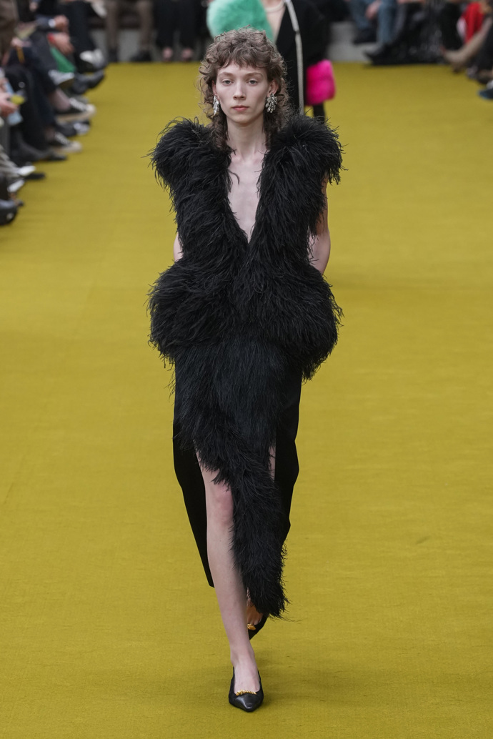 Prohlédněte si kolekci Gucci Ready to WearFall Winter 2023...
