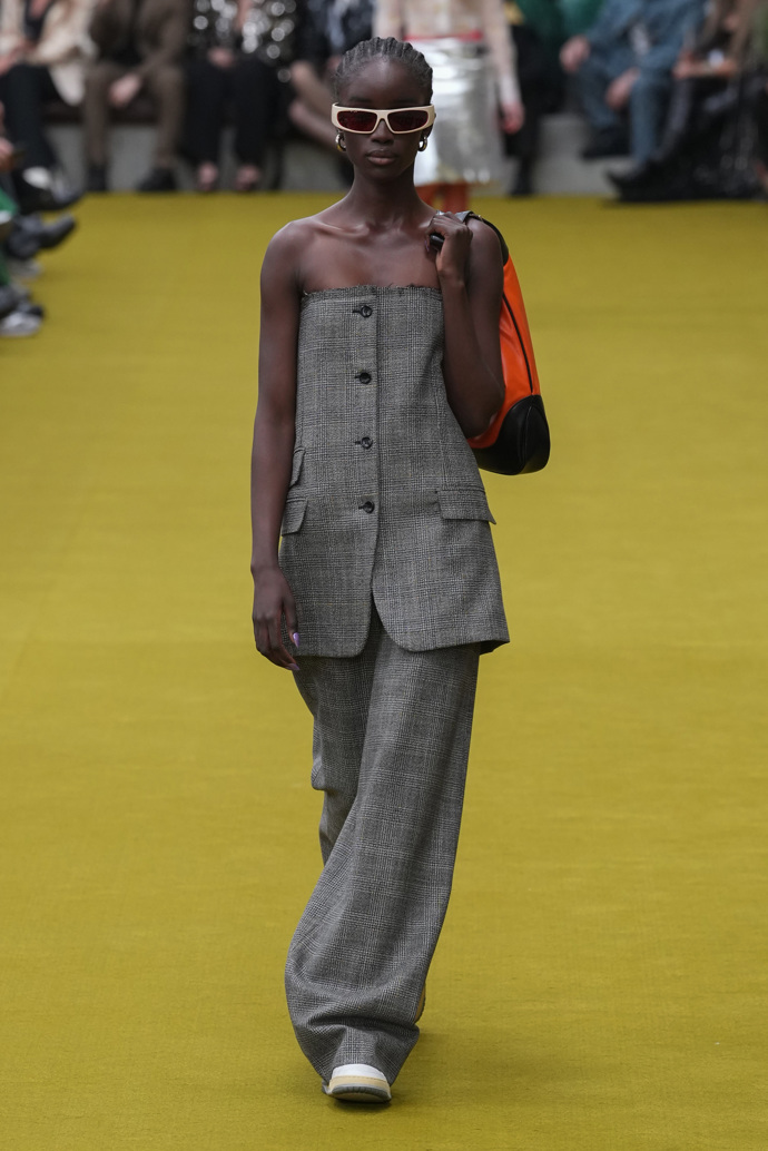 Prohlédněte si kolekci Gucci Ready to WearFall Winter 2023...
