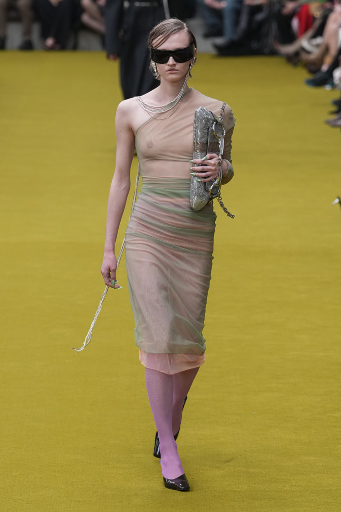 Prohlédněte si kolekci Gucci Ready to WearFall Winter 2023...
