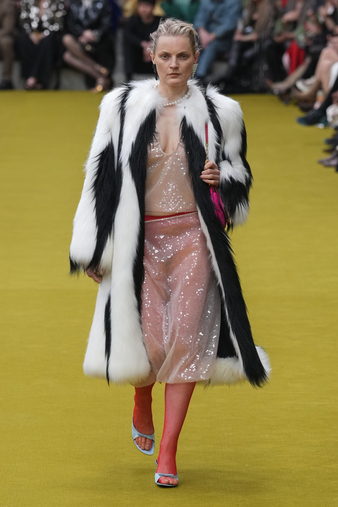 Prohlédněte si kolekci Gucci Ready to WearFall Winter 2023...
