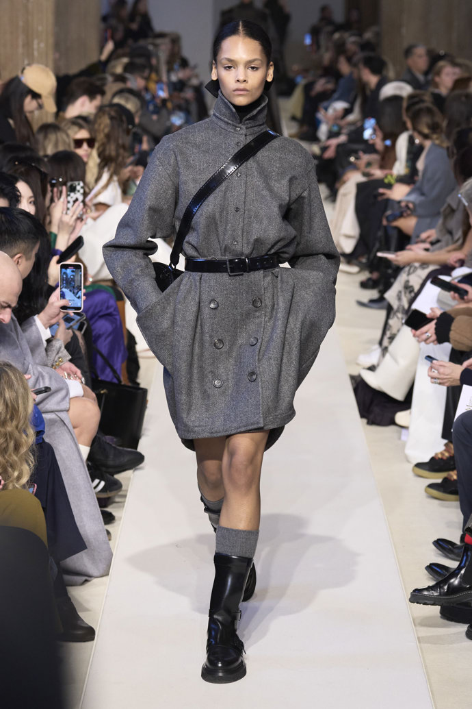 Prohlédněte si kolekci Max Mara Ready to Wear Fall Winter 2023...
