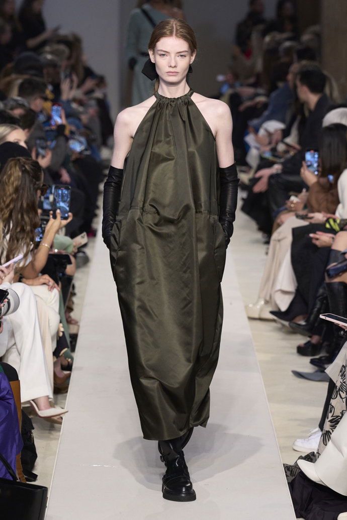 Prohlédněte si kolekci Max Mara Ready to Wear Fall Winter 2023...
