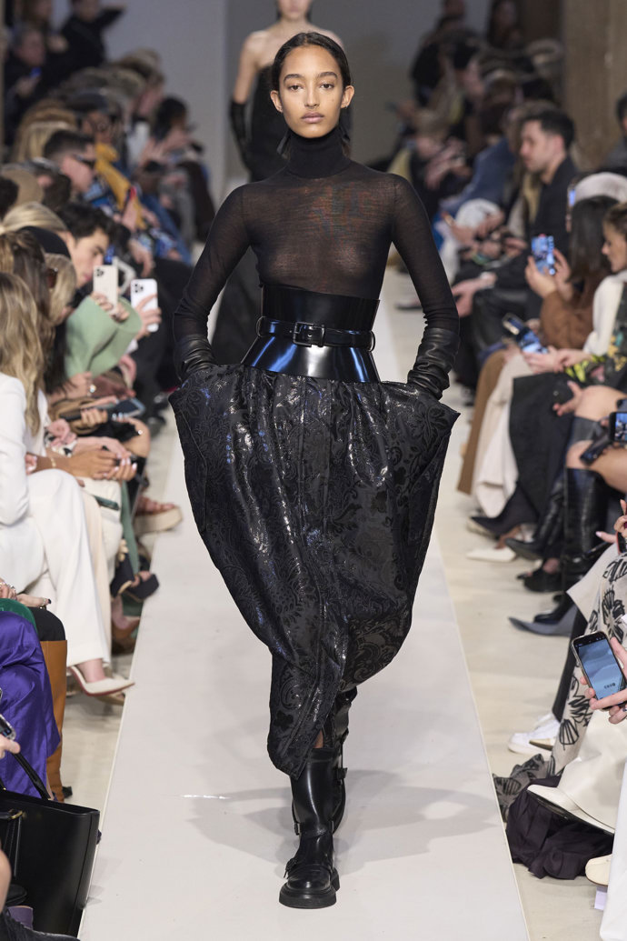 Prohlédněte si kolekci Max Mara Ready to Wear Fall Winter 2023...
