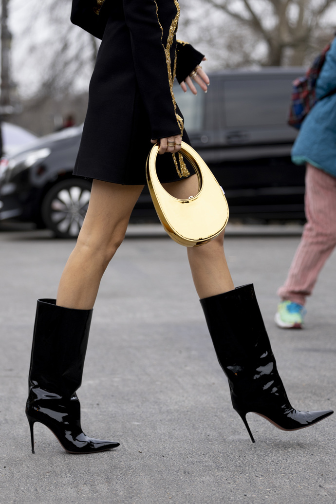 Inspirujte se metalickým leskem v ulicích fashion weeků...
