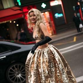 Inspirujte se metalickým leskem v ulicích fashion weeků...
Inspirujte se metalickým leskem v ulicích fashion weeků...