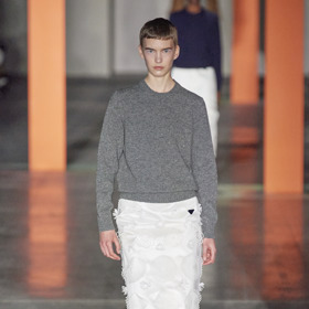 Prohlédněte si kolekci Prada Ready to Wear Fall Winter 2023...
